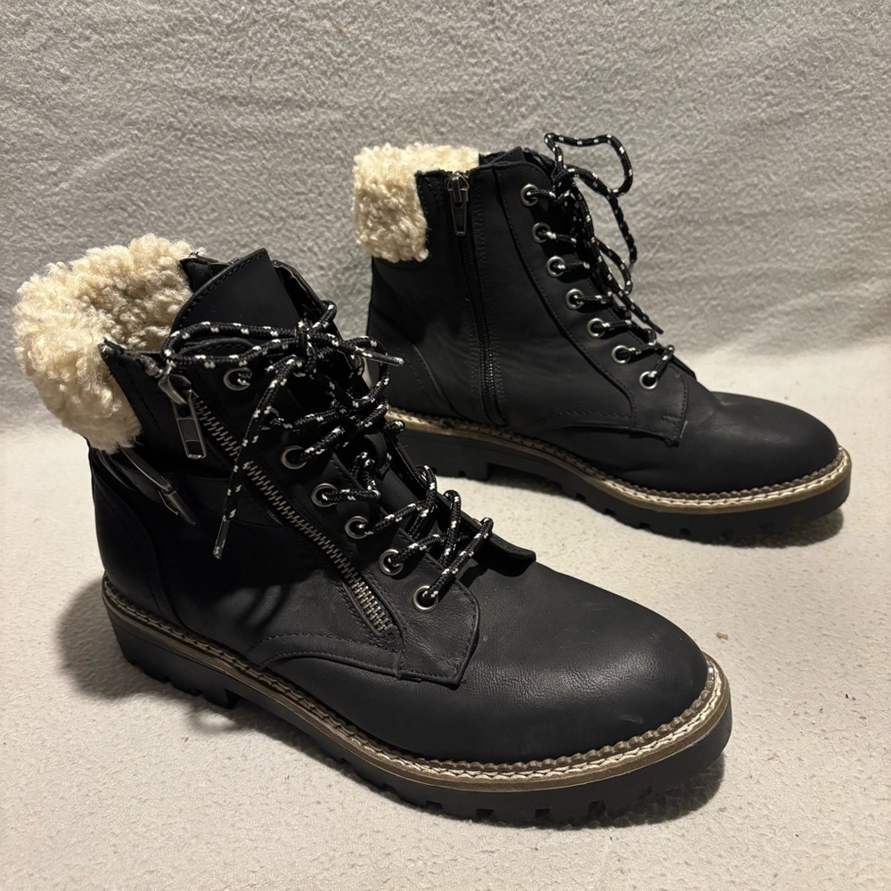 Universal‎ Thread Cushioned Black Hiking Boots Women's size 8.5 - Picture 2 of 8